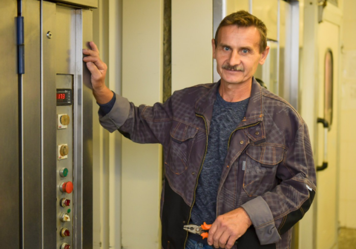 НИКОЛАЙ ДЯБДЕНКО — ТОТ КТО СЛЕДИТ ЗА ПОРЯДКОМ В СТОЛОВОЙ - Санаторий «Санаторий «Россия»»