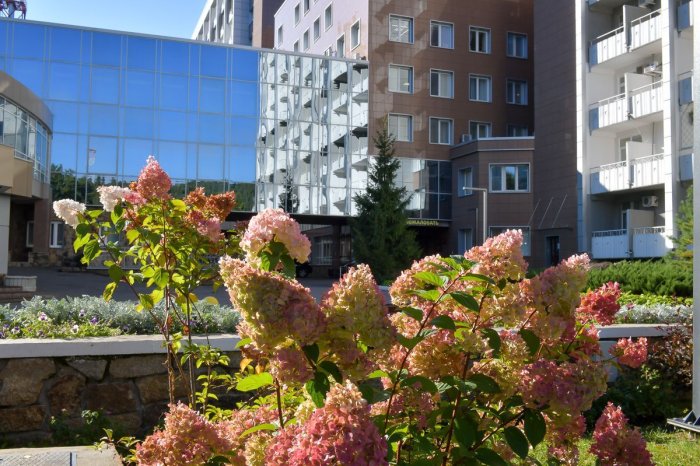 С 1 ОКТЯБРЯ СТАРТУЮТ СРАЗУ ДВЕ АКЦИИ — ДЛЯ МЕДИКОВ И ПЕНСИОНЕРОВ - Санаторий «Санаторий «Россия»»