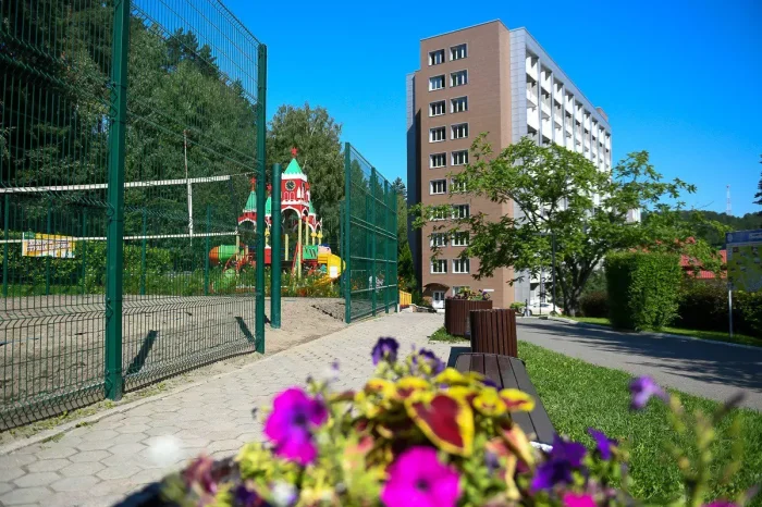 ВМЕСТЕ С ЛИСТВОЙ УПАДУТ И ЦЕНЫ - Санаторий «Санаторий «Россия»»